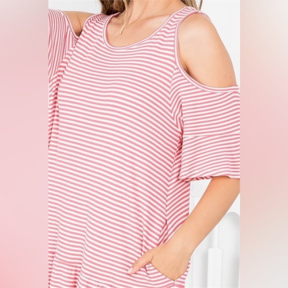 S M L RED THERMAL STRIPE COLD SHOULDER TIERED KNIT DRESS